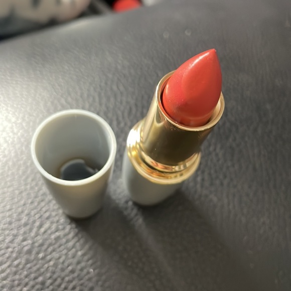 AVON LIPSTICK - Picture 3 of 4
